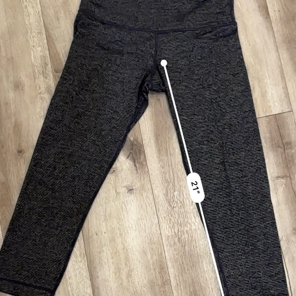 Like new LULULEMON GREY AND BLACK LEGGINGS SIZE 4 - Picture 2 of 4